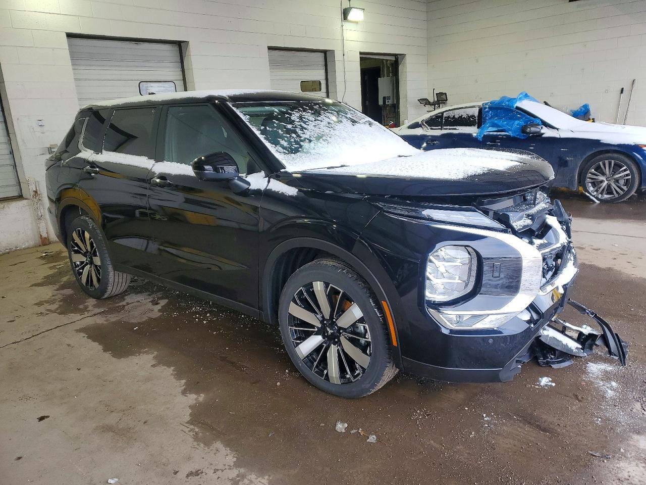 2025 Mitsubishi Outlander Se - Image 4