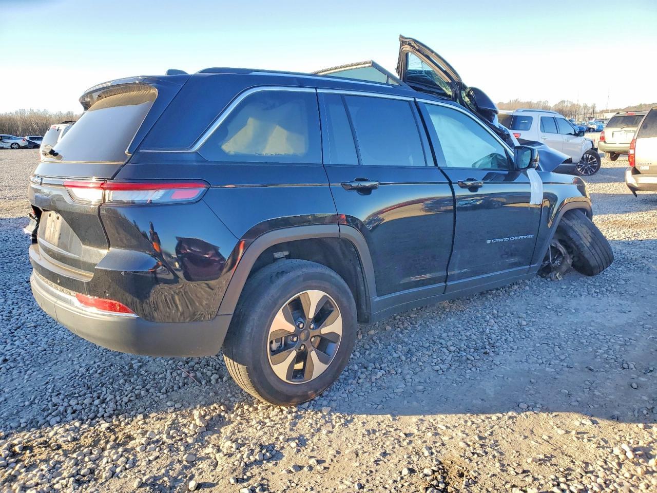 2023 Jeep Fgrand Cherokee - Фото 3