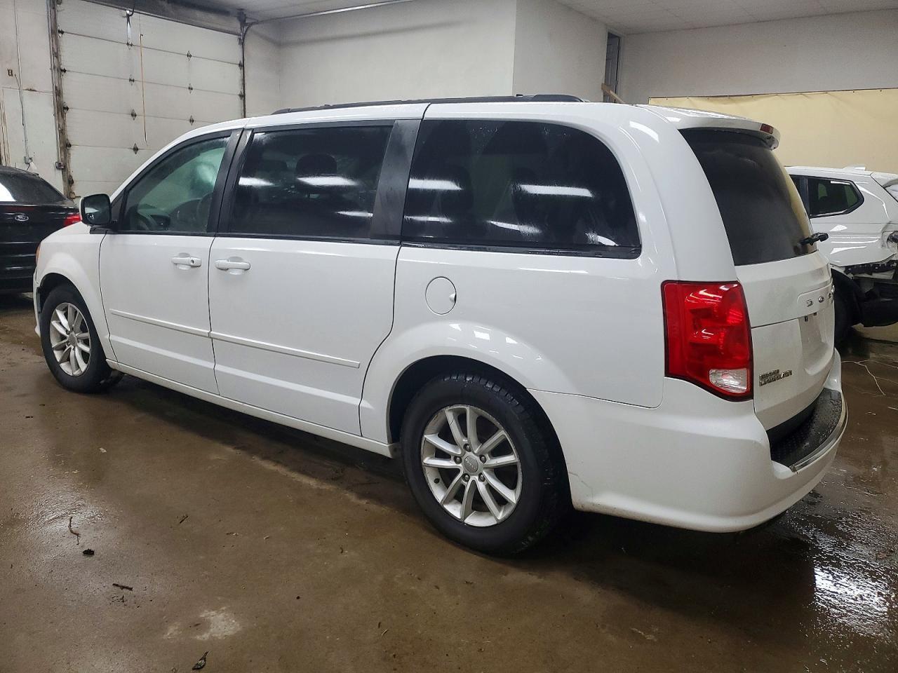 2016 Dodge Grand Caravan Sxt - Фото 2