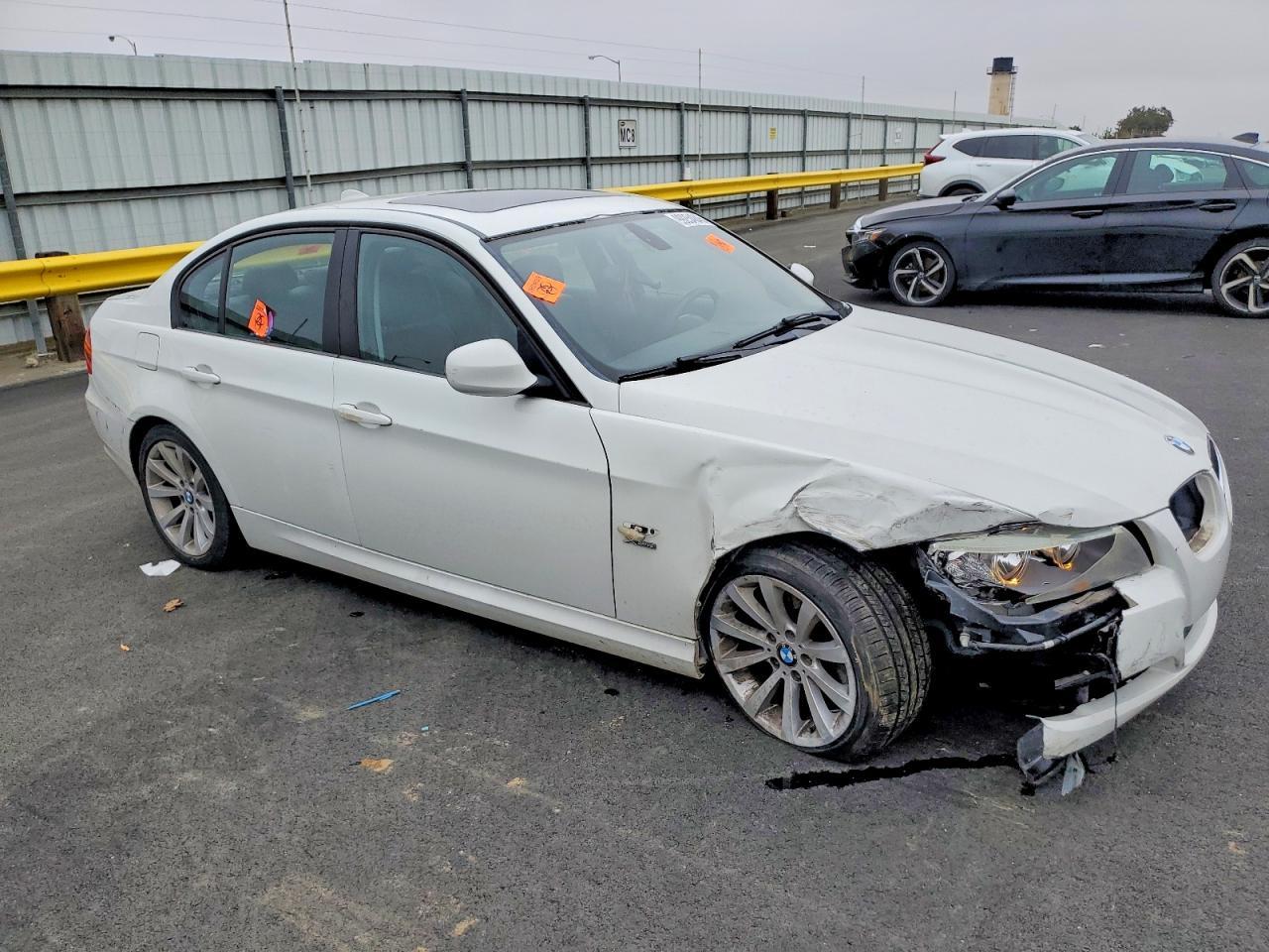 2011 BMW 328 Xi Sulev - Image 4