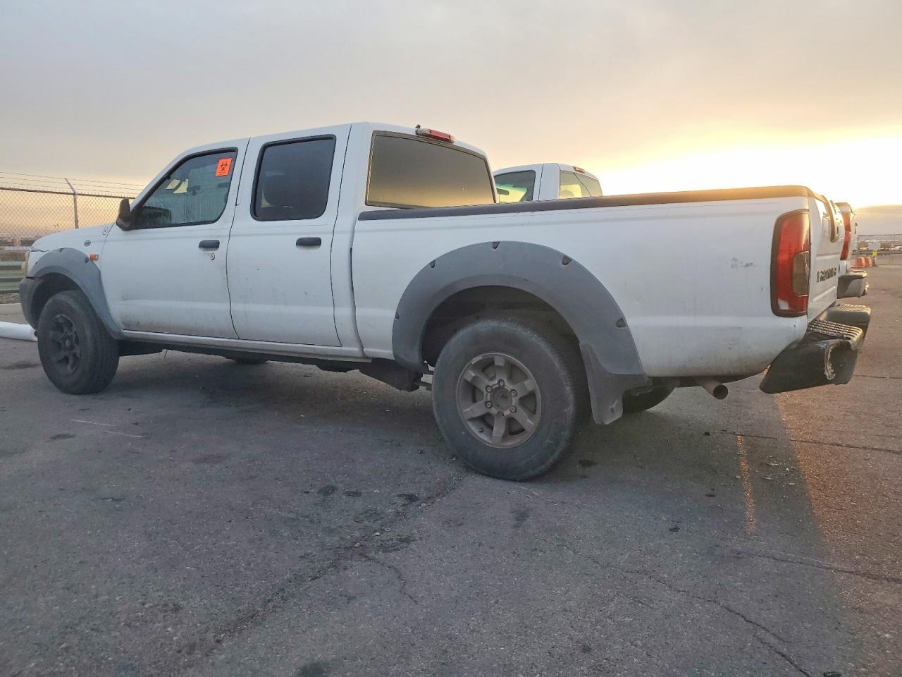 2002 Nissan Frontier Crew Cab Xe - Фото 2