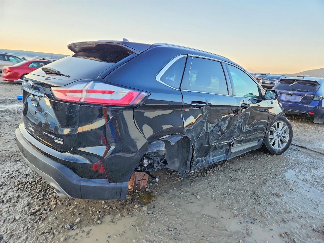 2019 Ford Edge Titanium - Image 3