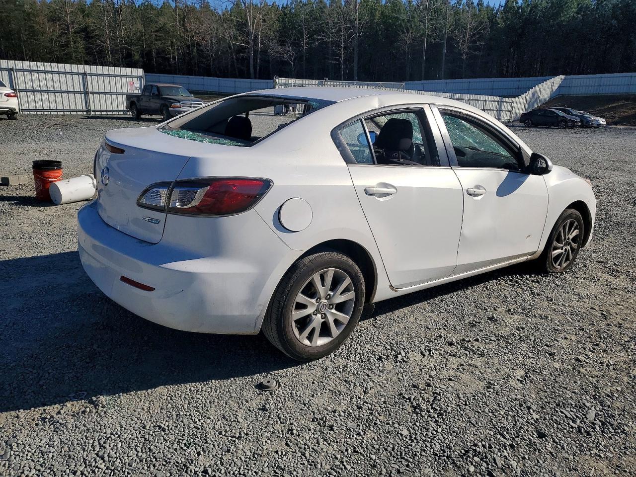 2013 Mazda 3 I - Image 3