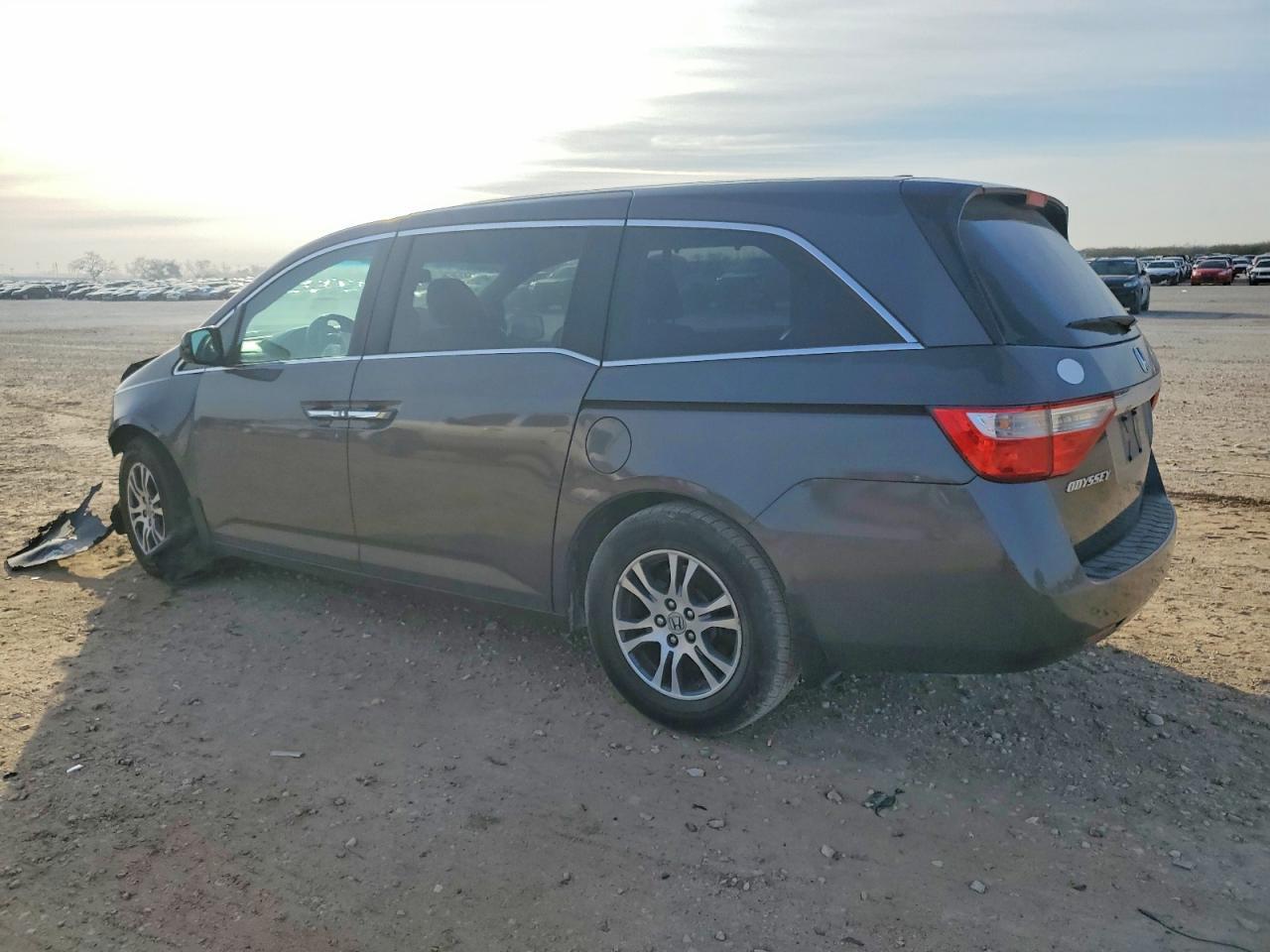 2012 Honda Odyssey - Image 2