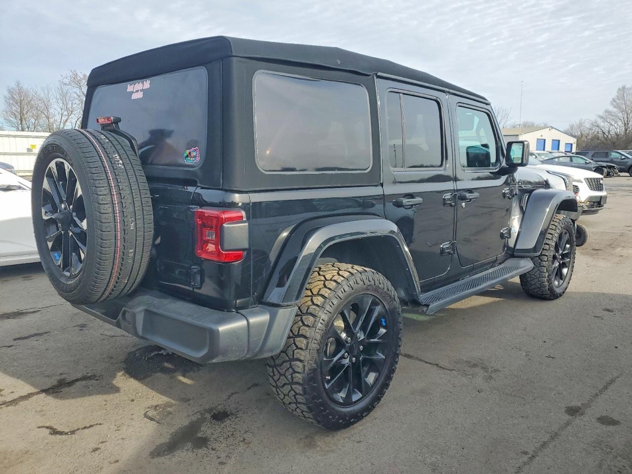 2023 Jeep Wrangler Sahara 4Xe - Фото 3