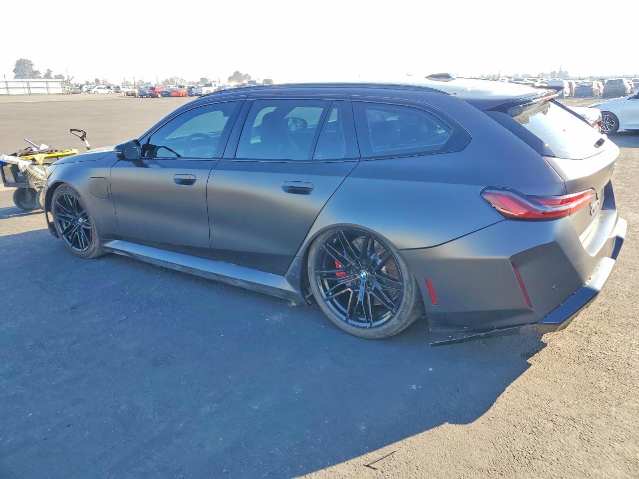 2025 BMW M5 Touring - Фото 2