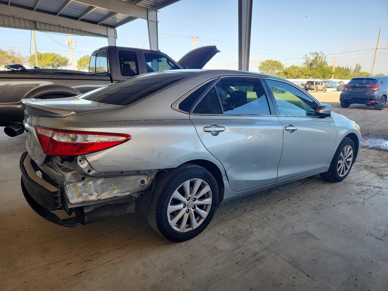 2016 Toyota Camry Le - Фото 3