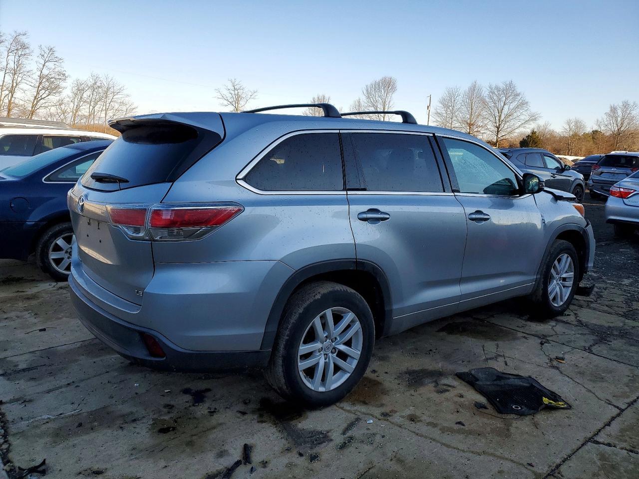 2015 Toyota Highlander Le - Image 3