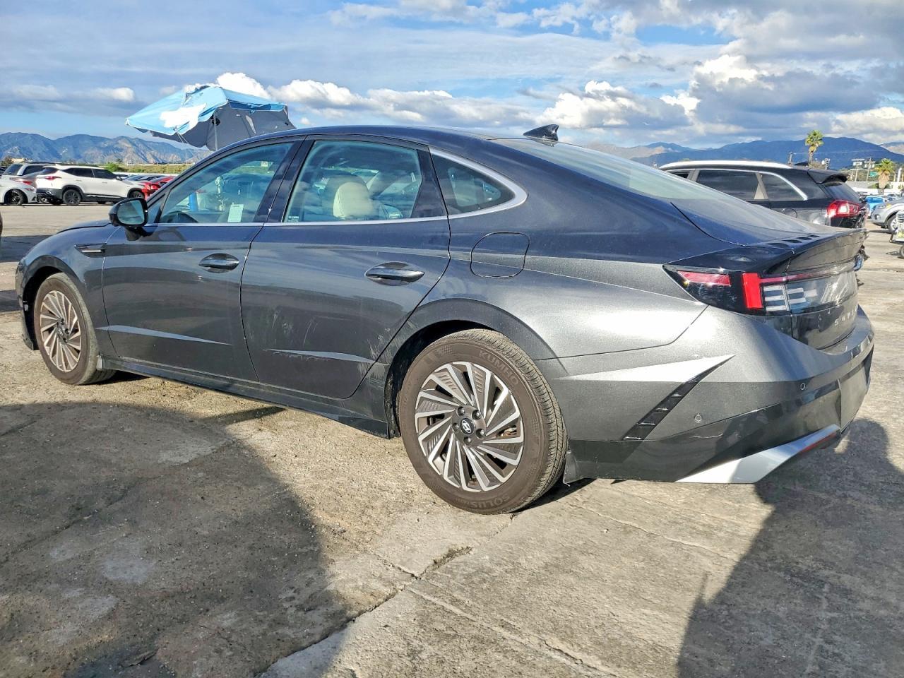 2025 Hyundai Sonata Hybrid Limited - Image 2