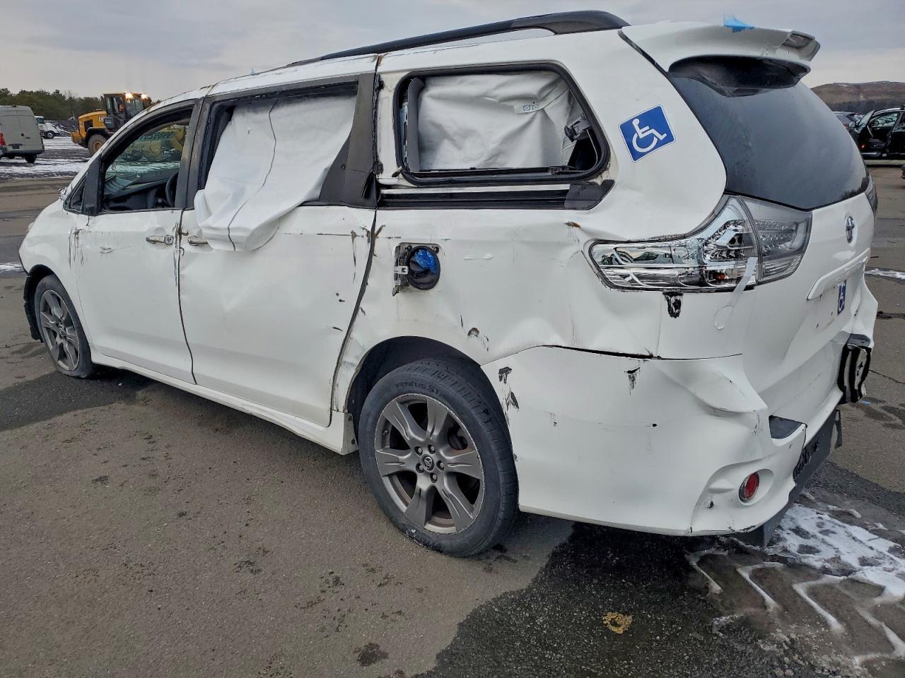 2018 Toyota Sienna Se - Фото 2