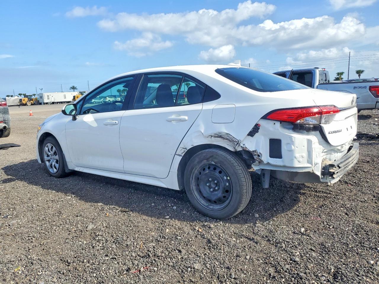 2025 Toyota Corolla Le - Фото 2
