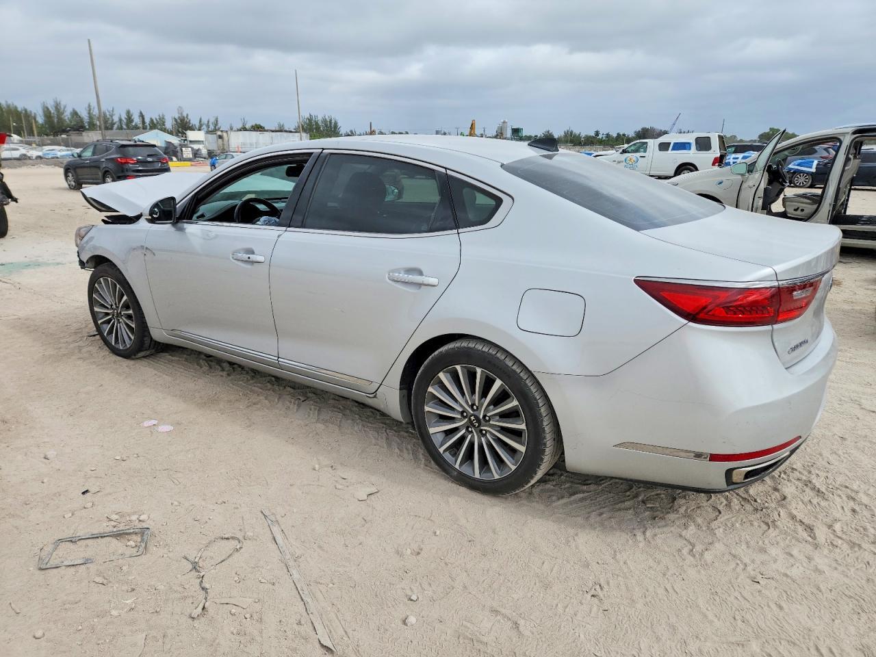 2017 Kia Cadenza Premium - Фото 2