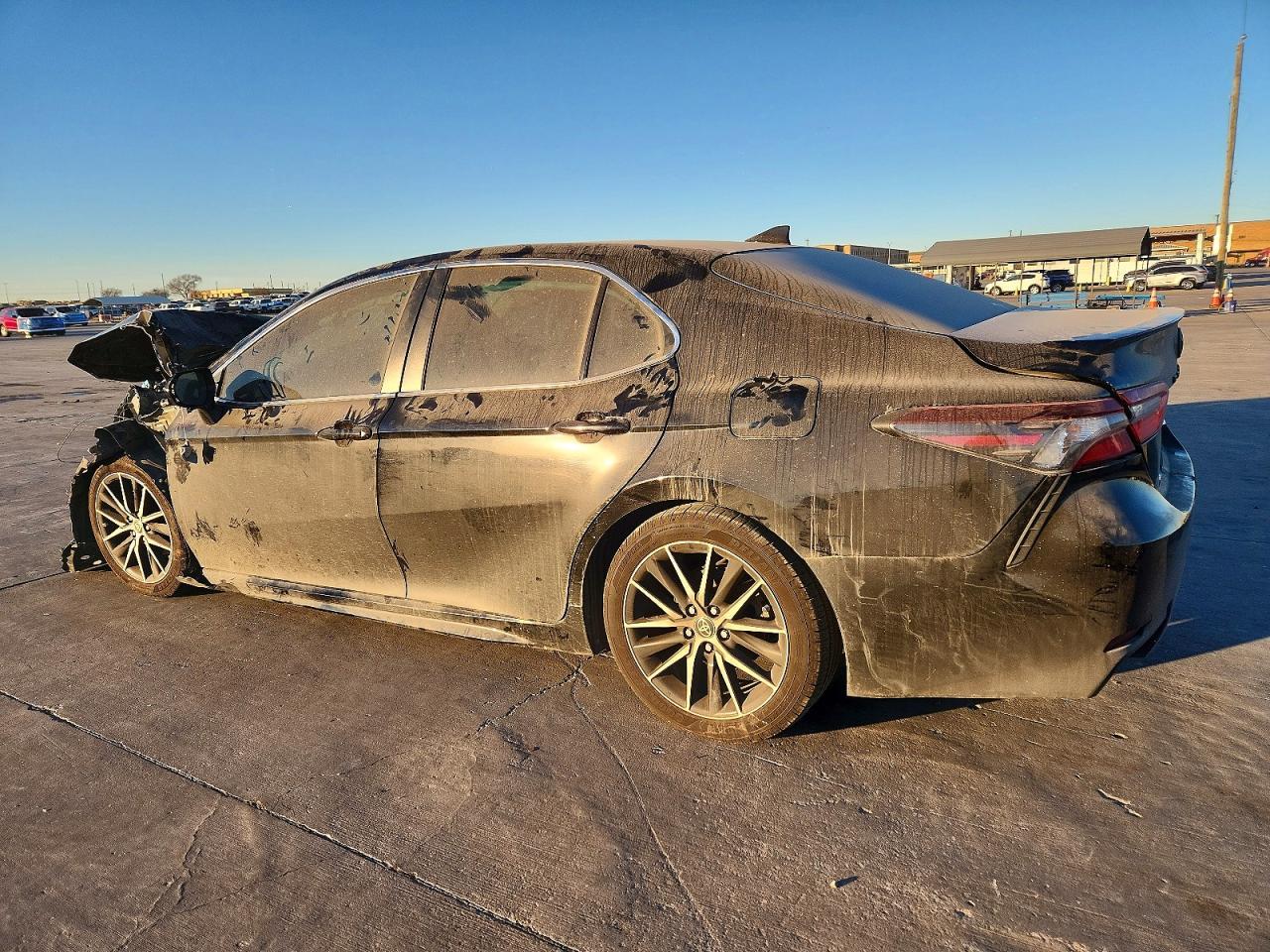 2022 Toyota Camry Se - Фото 2