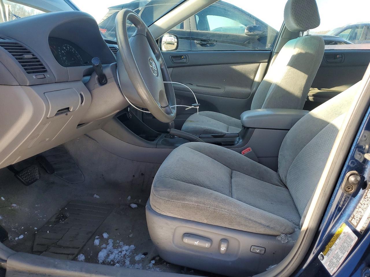 2004 Toyota Camry Le - Image 7