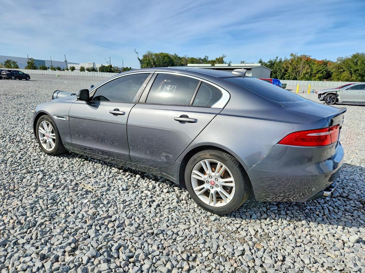 2017 Jaguar Xe Premium - Фото 2