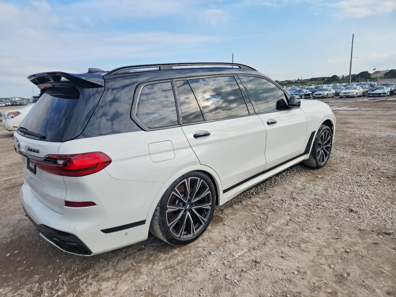 2021 BMW X7 M50I - Фото 3