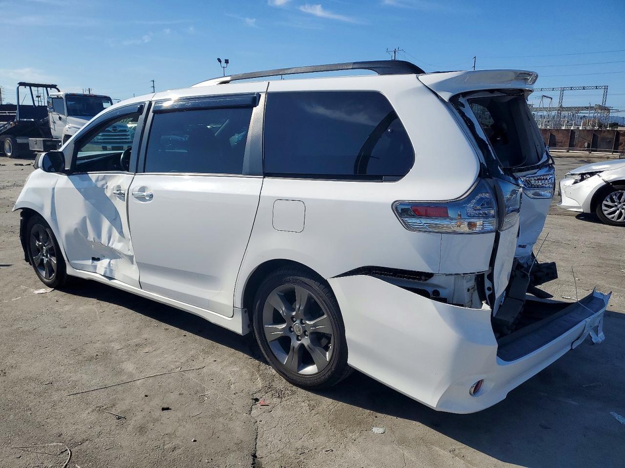 2016 Toyota Sienna Se Premium - Image 2