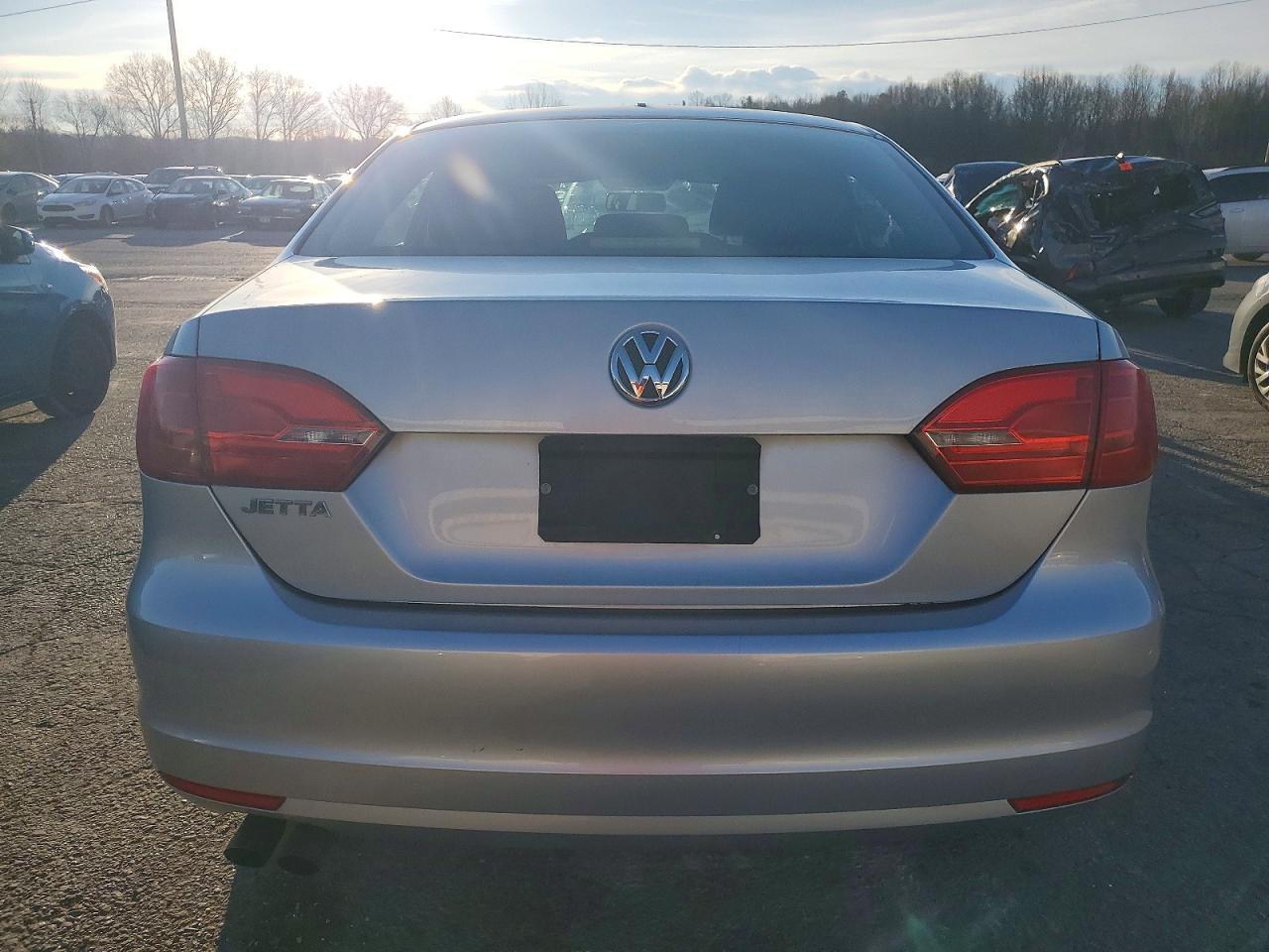2014 Volkswagen Jetta Base - Image 6