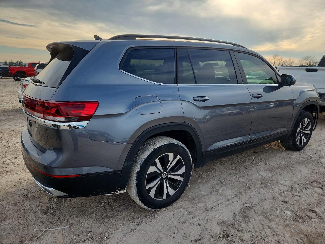 2024 Volkswagen Atlas Se - Image 3