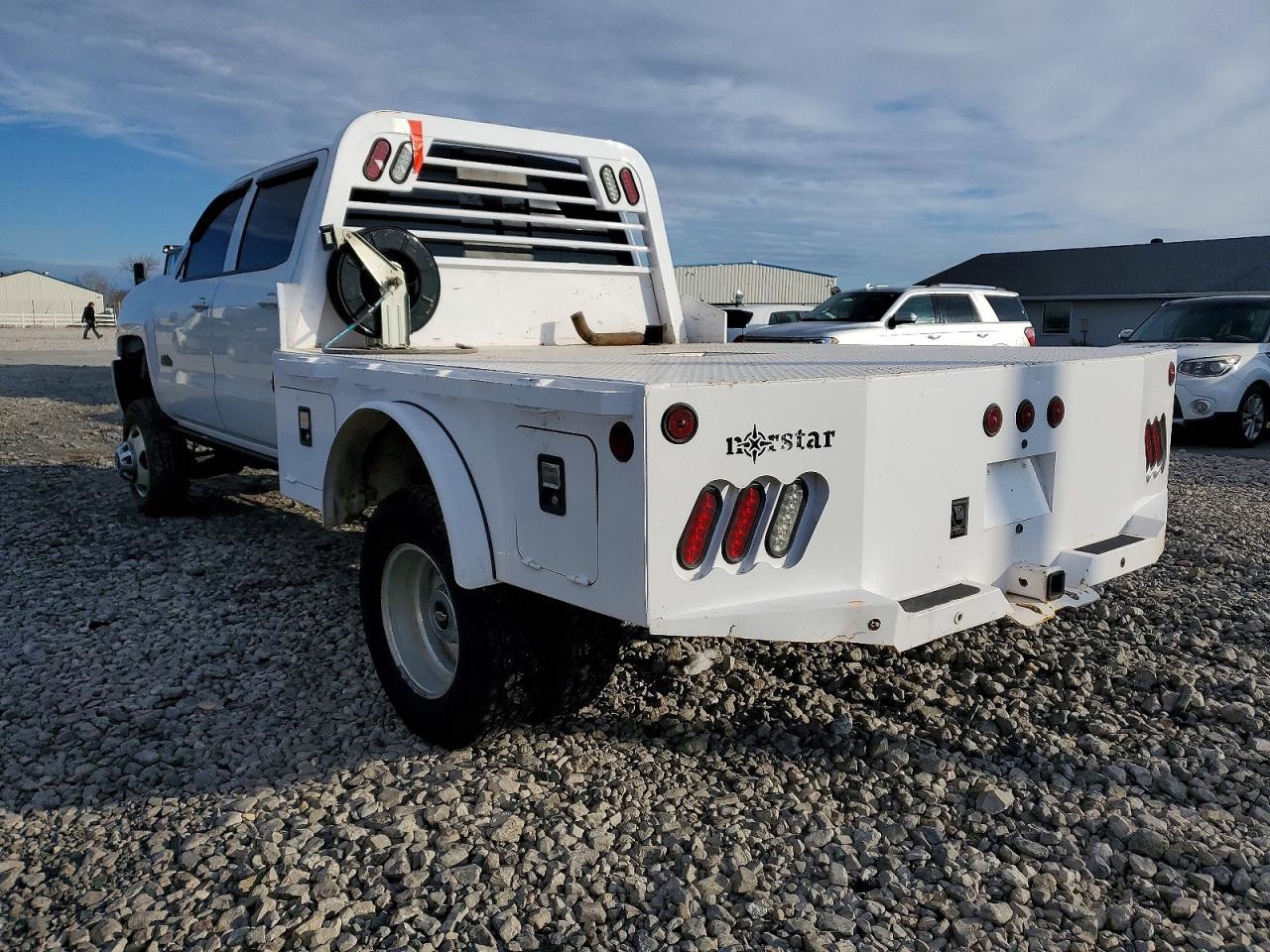 2018 Chevrolet Silverado Flatbed Truck - Фото 2