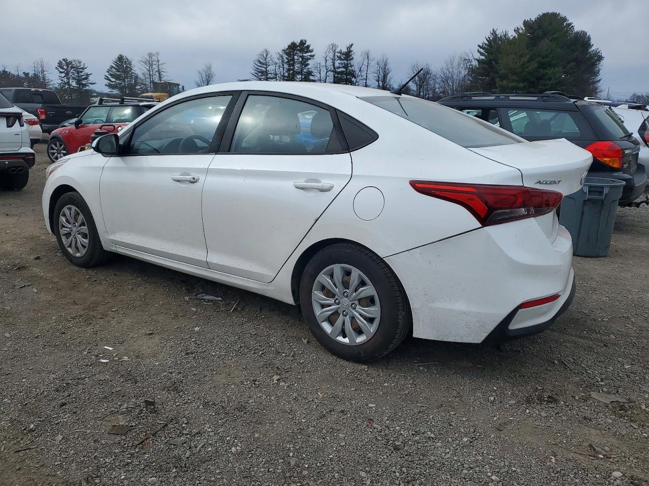 2019 Hyundai Accent Se - Image 2