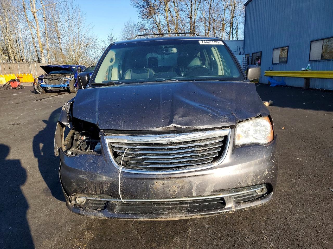 2016 Chrysler Town & Country Touring - Image 5