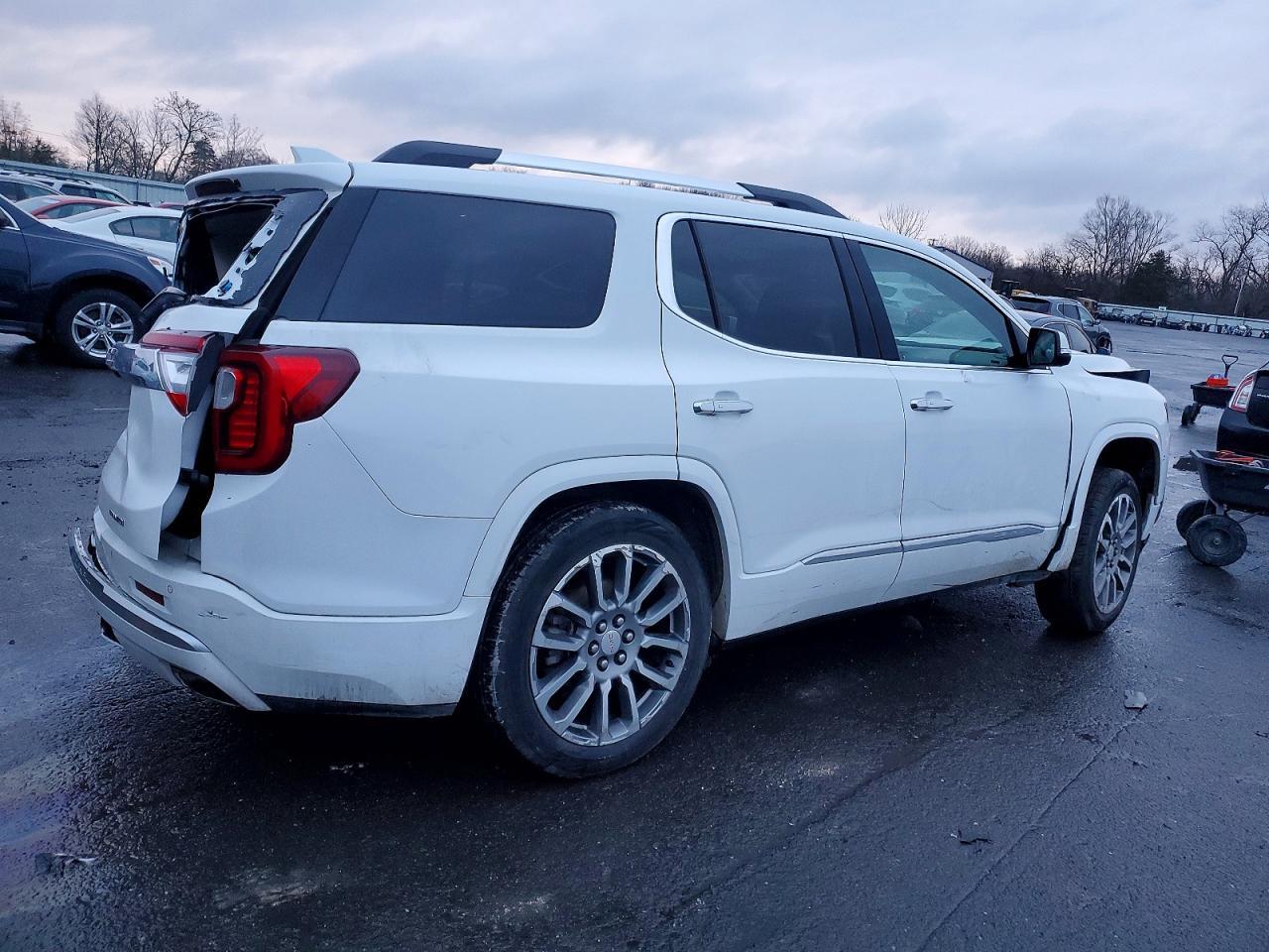 2023 GMC Acadia Denali - Фото 3