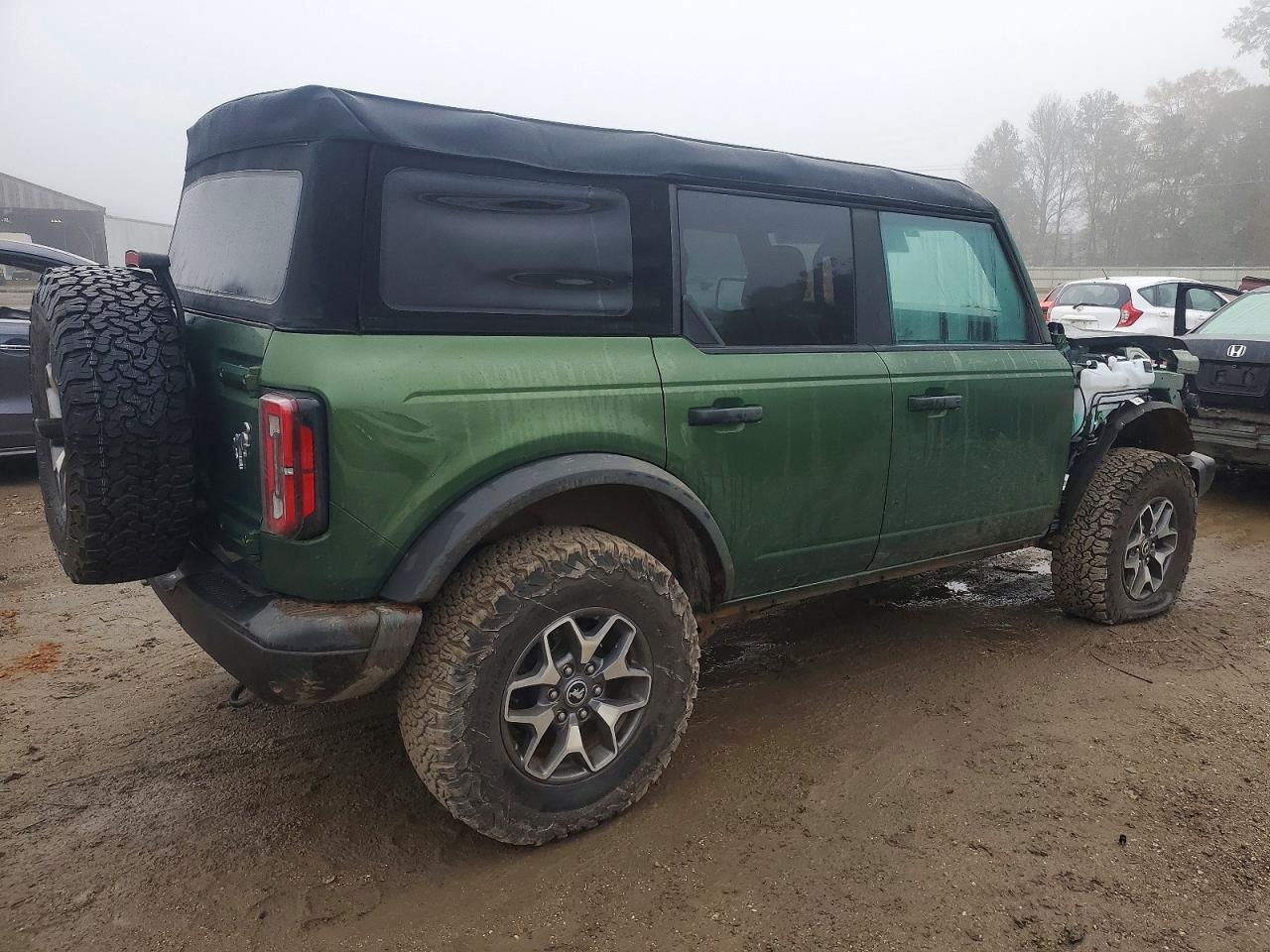2023 Ford Bronco Base - Image 3