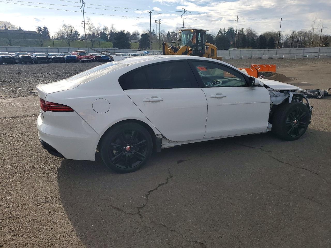 2020 Jaguar Xe S - Фото 3