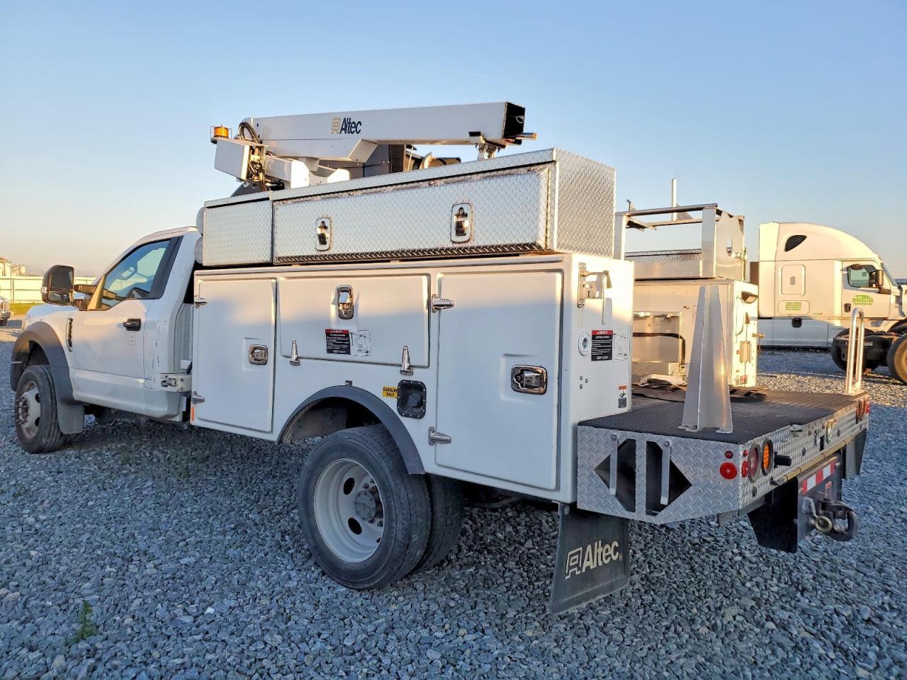 2022 Ford F450 Super Duty - Фото 2