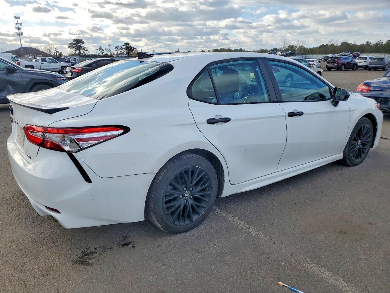 2020 Toyota Camry Se - Image 3