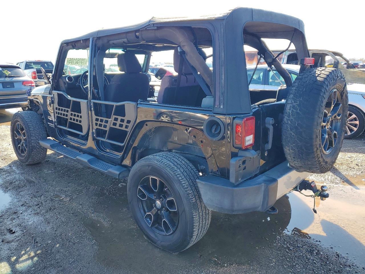 2014 Jeep Wrangler Unlimited Sahara - Image 2