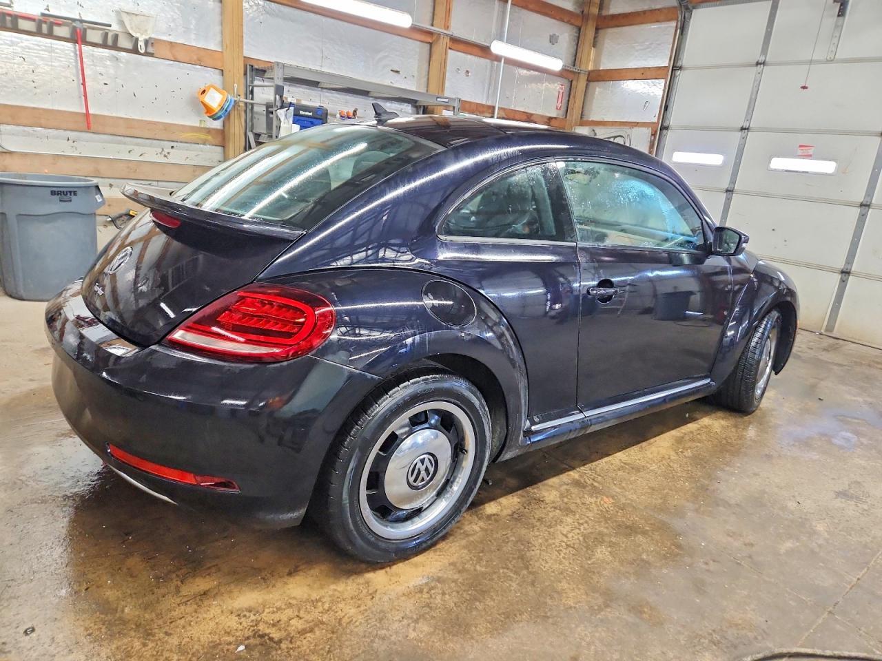 2018 Volkswagen Beetle S - Фото 3