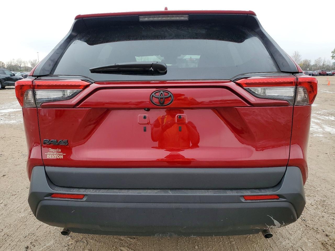 2024 Toyota Rav4 Le - Image 6