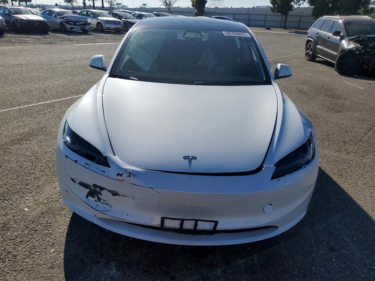 2024 Tesla Model 3 - Фото 5