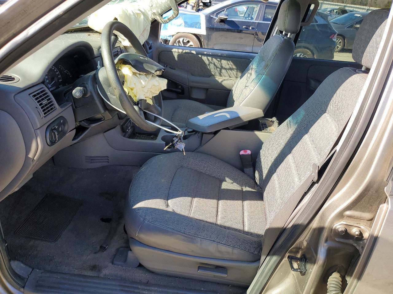 2002 Ford Explorer Xls - Image 7