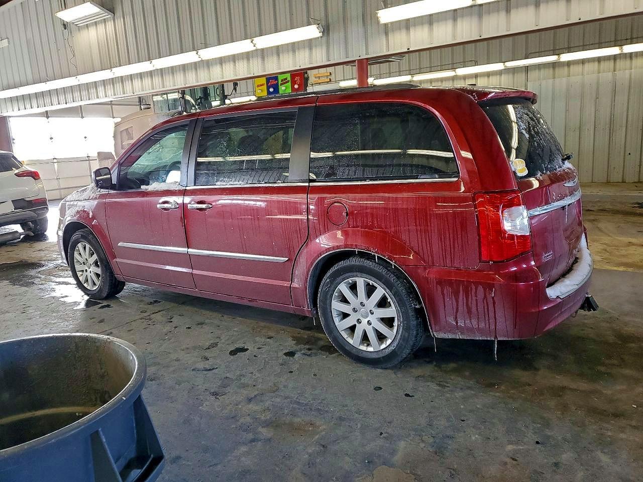 2015 Chrysler Town & Country Touring - Image 2