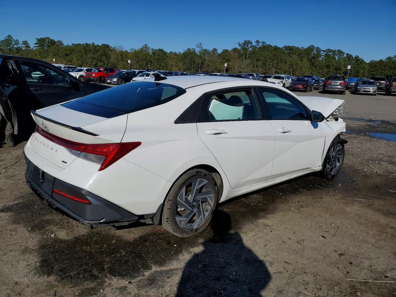 2025 Hyundai Elantra Blue - Image 3