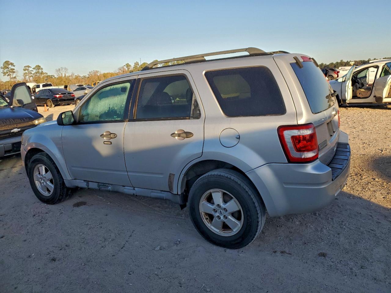 2011 Ford Escape Xlt - Image 2