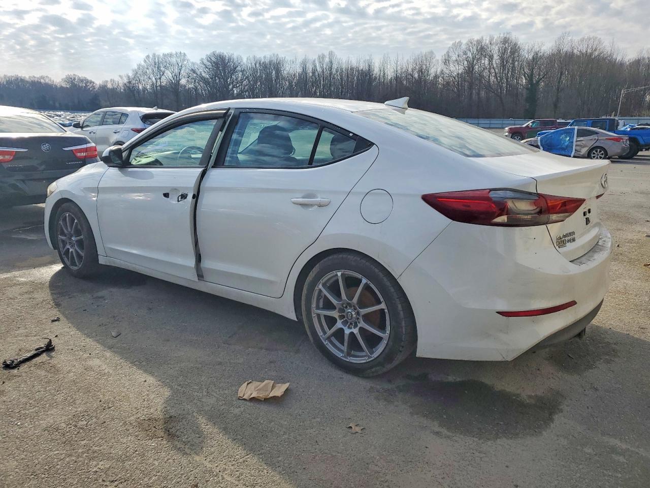 2017 Hyundai Elantra Se - Фото 2
