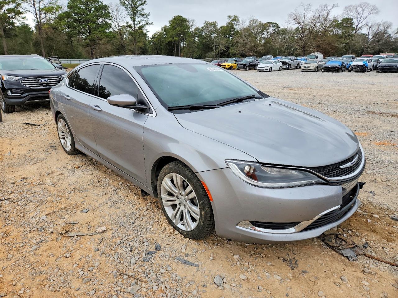 2015 Chrysler 200 Limited - Image 4