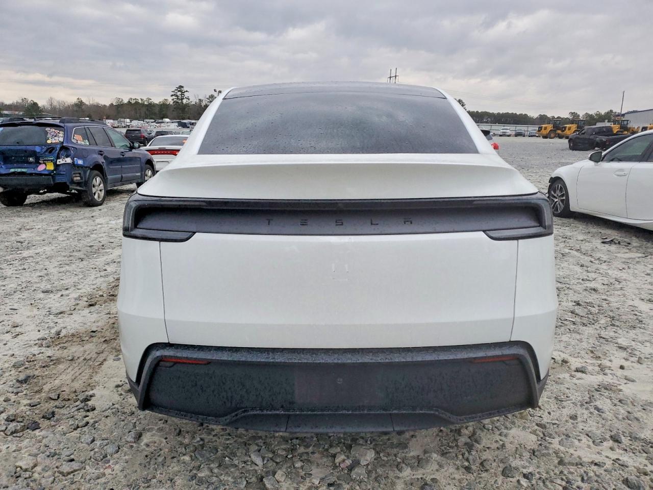 2026 Tesla Model Y - Фото 6