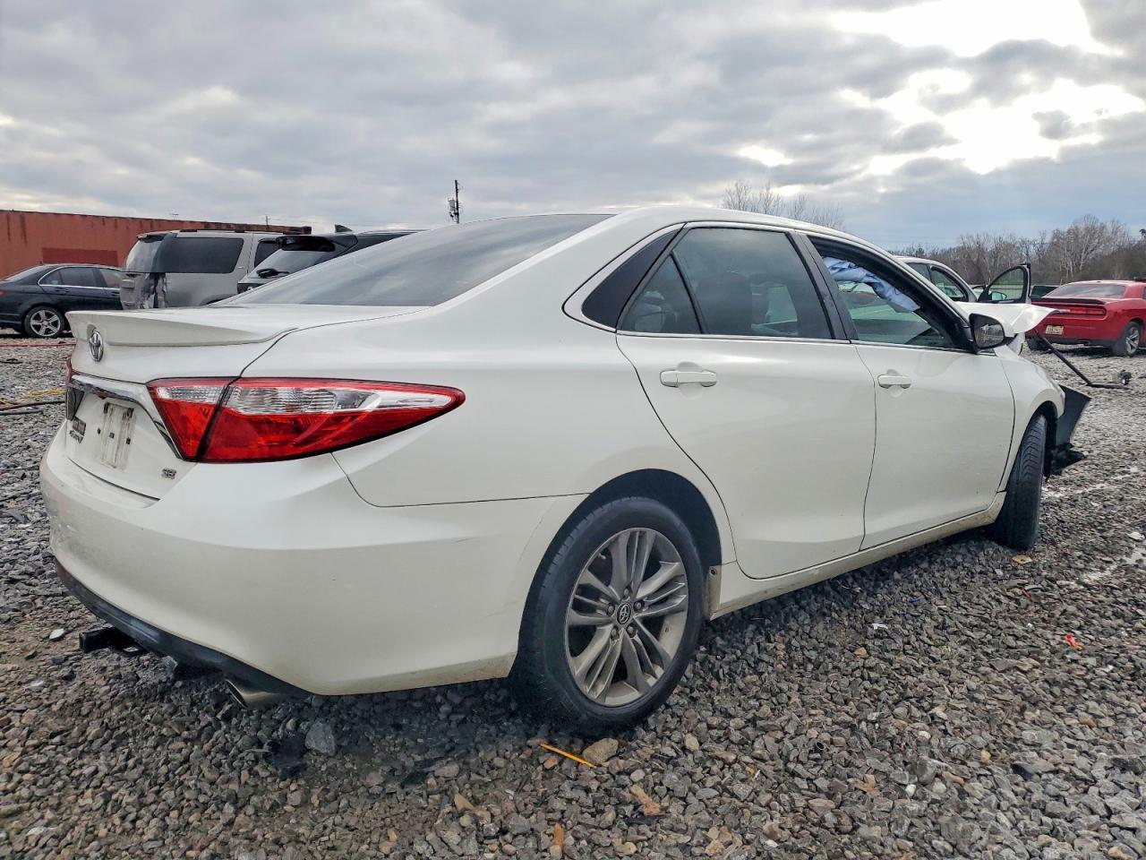 2015 Toyota Camry Se - Фото 3