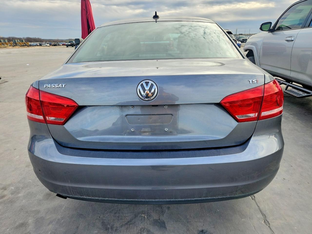 2015 Volkswagen Passat - Image 6