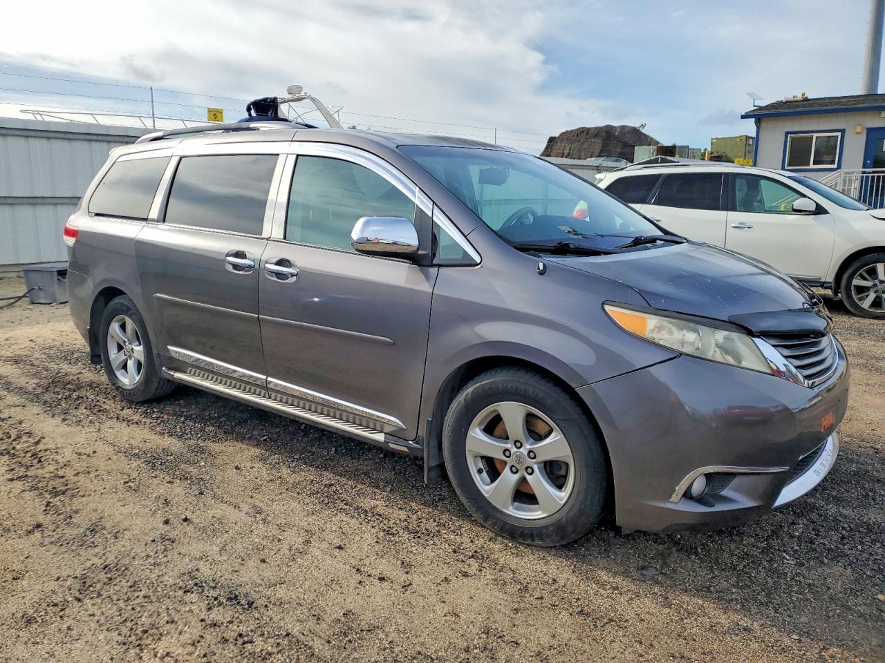 2013 Toyota Sienna - Фото 4