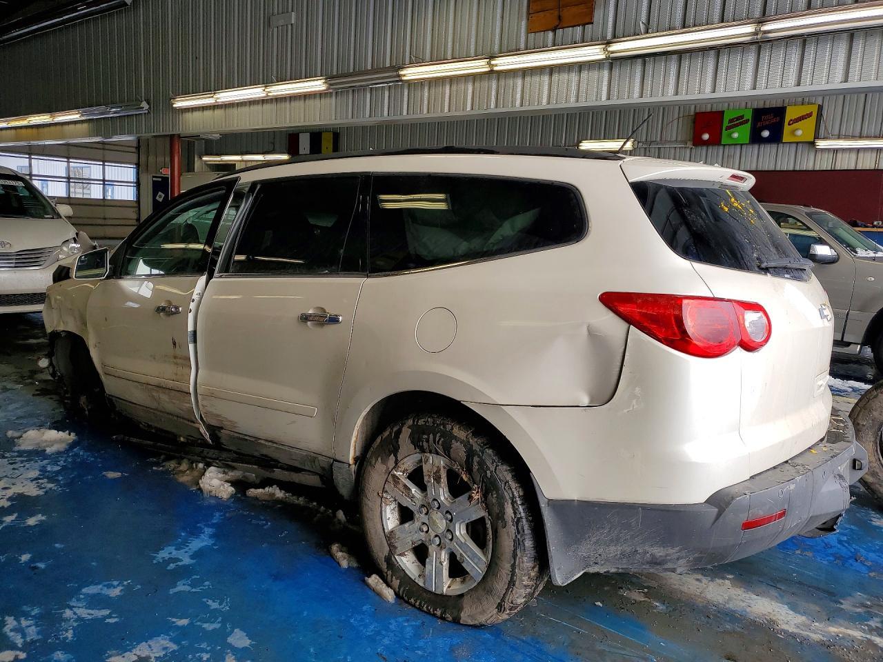2011 Chevrolet Traverse Lt - Image 2