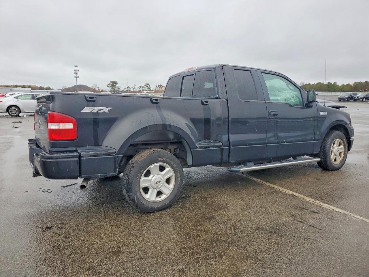 2005 Ford F150 - Image 3