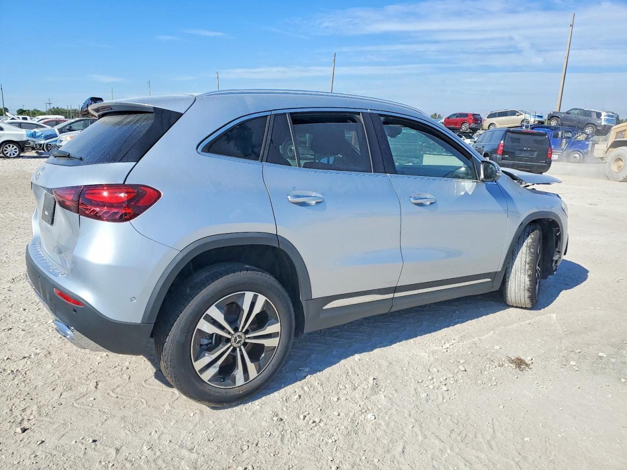 2025 Mercedes-Benz Gla 250 - Фото 3