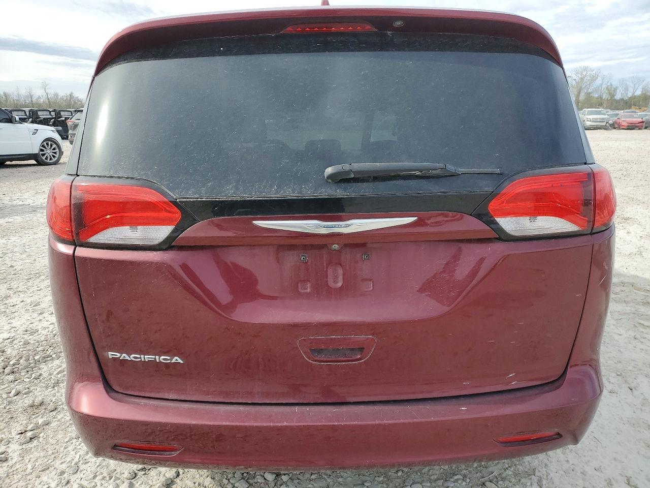 2017 Chrysler Pacifica Touring - Фото 6