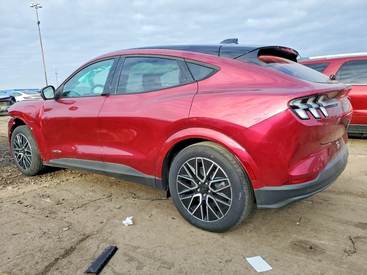 2025 Ford Mustang Mach-E Premium - Фото 2